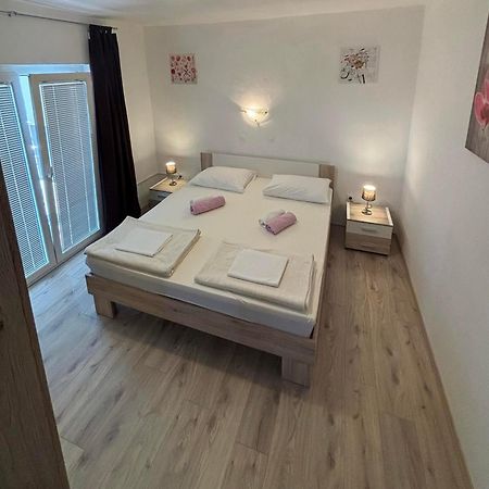 Apartments Lota Starigrad Paklenica Exterior foto
