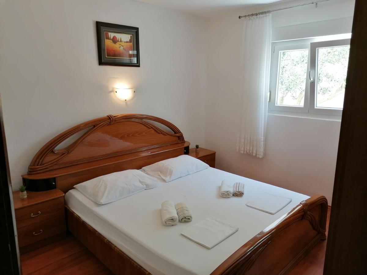 Apartments Lota Starigrad Paklenica Exterior foto
